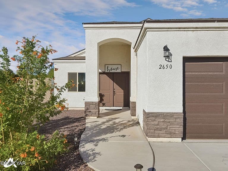 2650 S 18th Dr photo 4