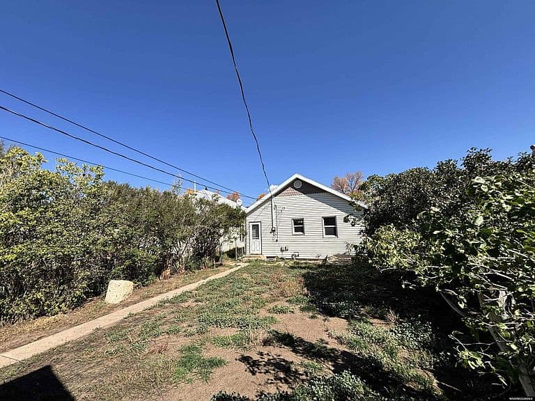 725 Center St photo 5