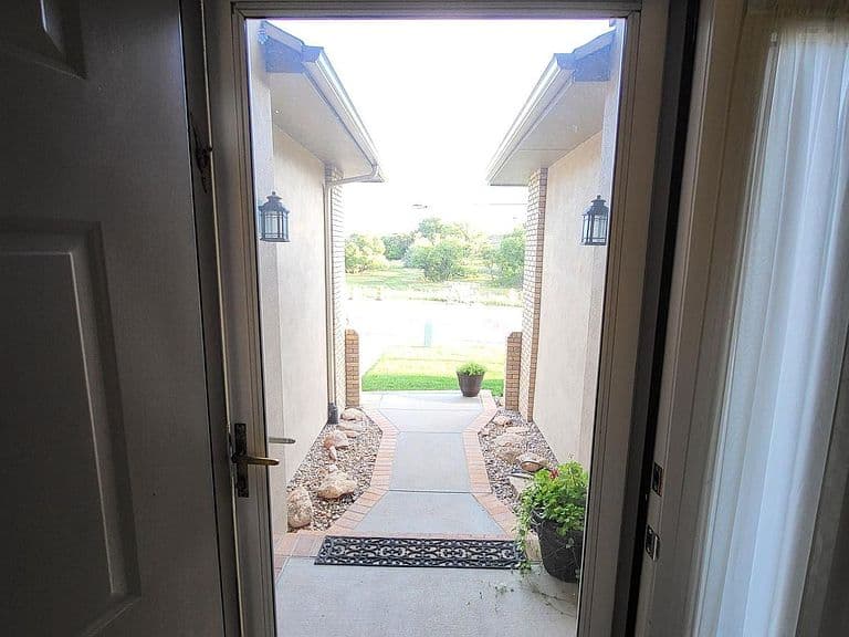 902 Prairie Ave photo 4