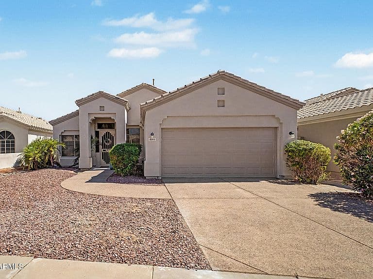8143 E MICHELLE Drive photo 2
