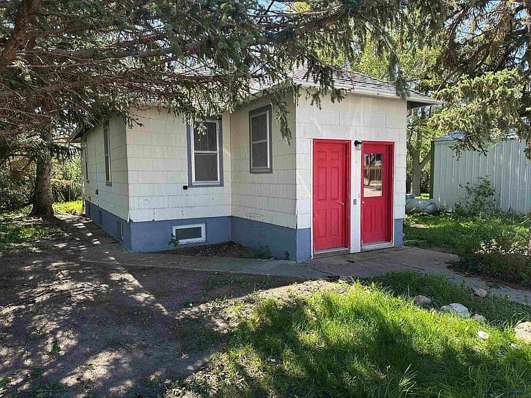 303 School St photo 1