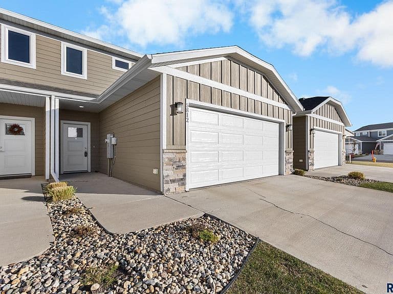 5812 S Whisper Creek Pl photo 3