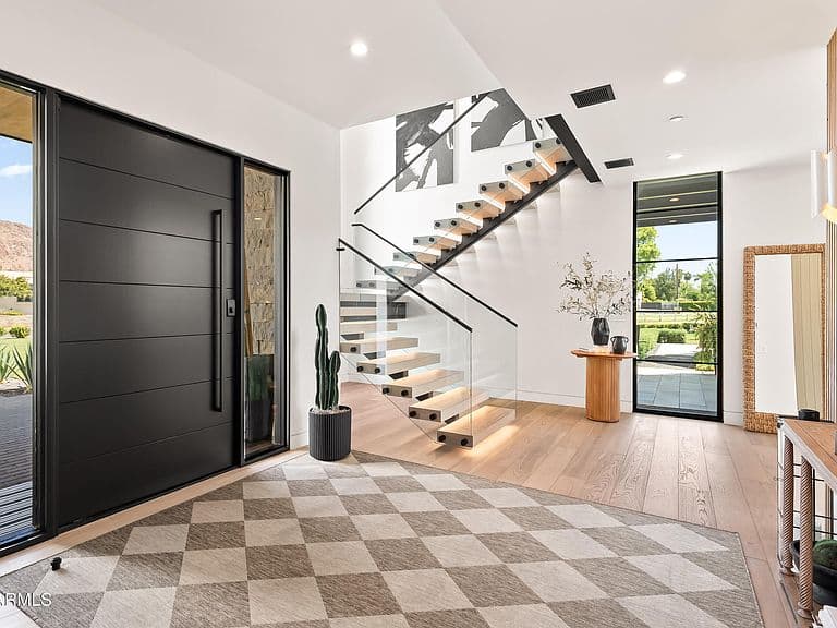 5715 E MONTEROSA Street photo 2