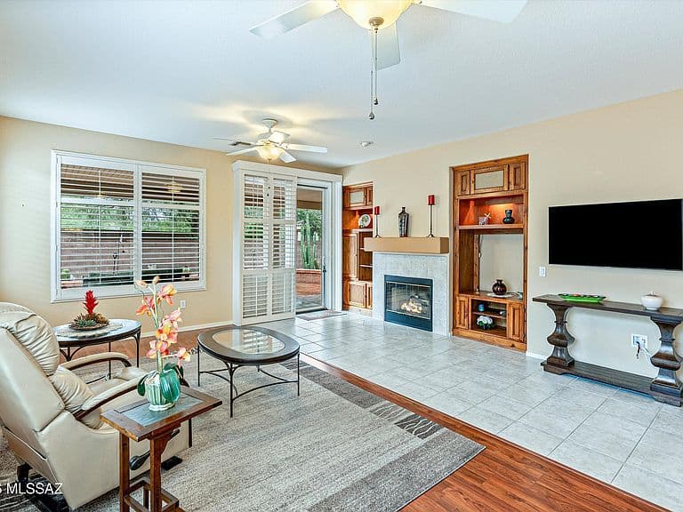 9231 N Crimson Stone Pl photo 3