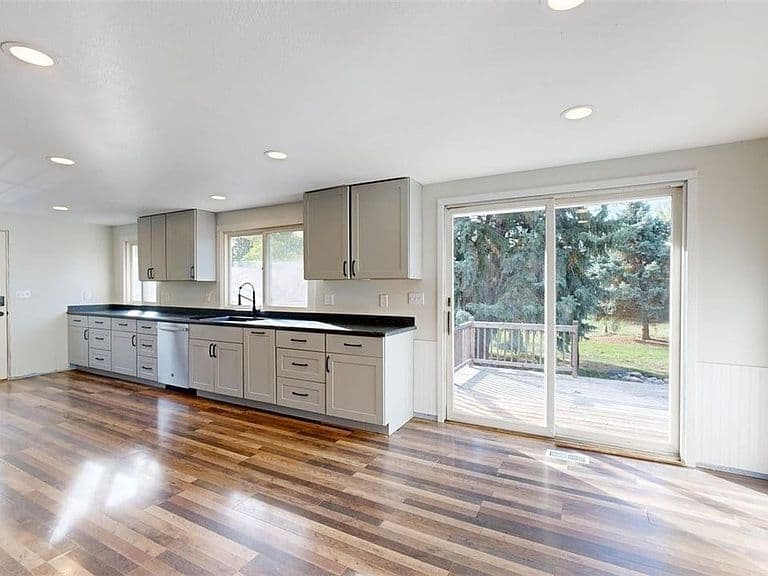 8834 Danford Ave photo 4
