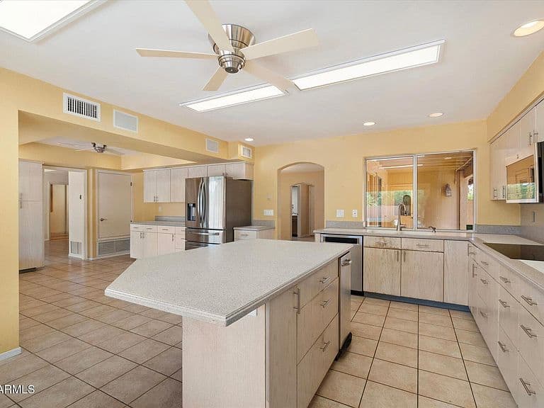 6235 E PARADISE Lane photo 5