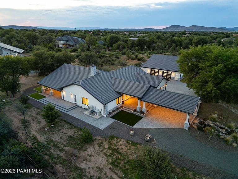 8510 N Valley Oak Dr photo 2