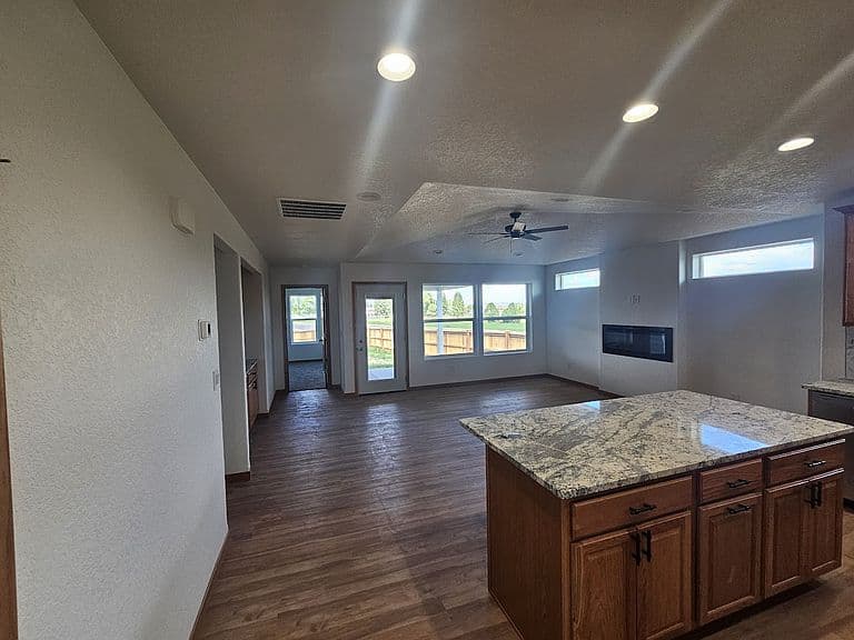 2087 Excalibur Way photo 4