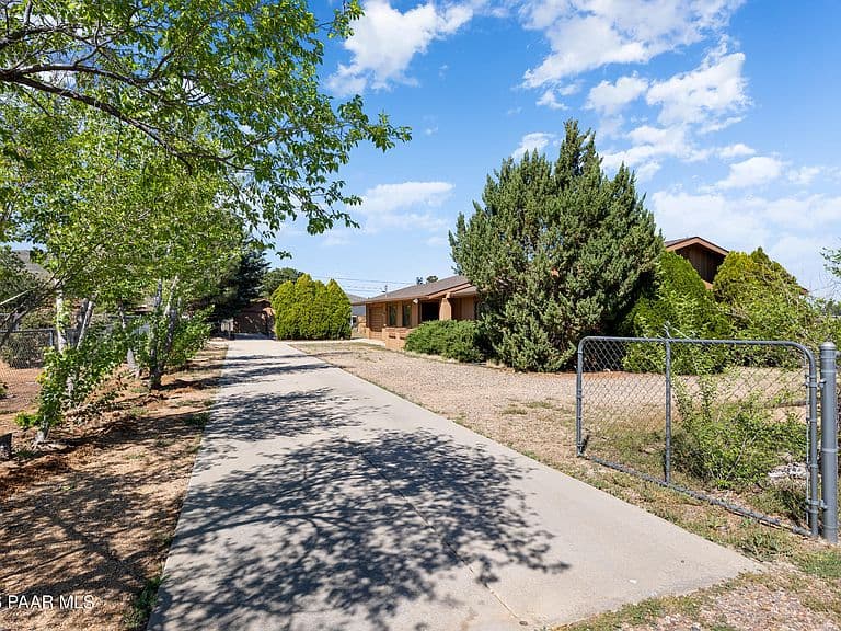 3600 N Mountain View Dr photo 4