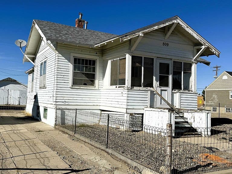 809 Robertson Ave photo 2