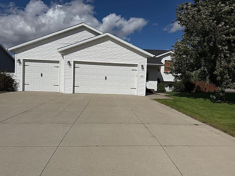 152 Dolan Dr photo 2