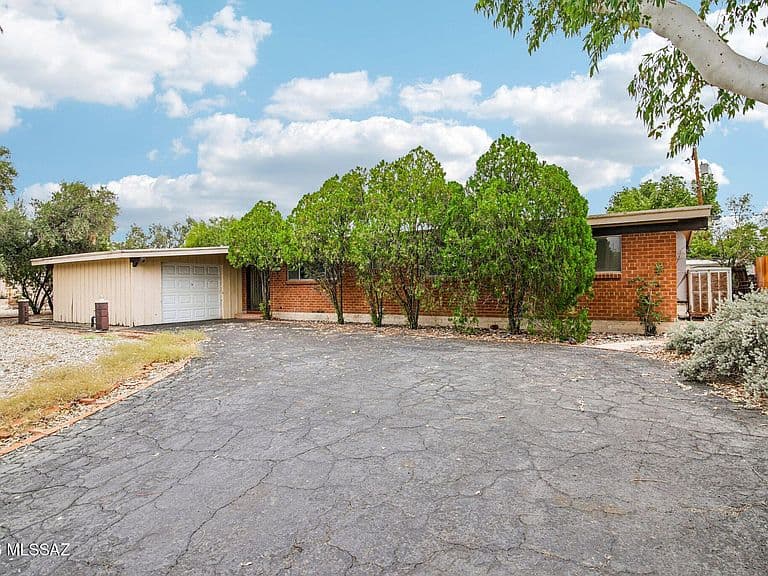 6922 E Rosewood St photo 2