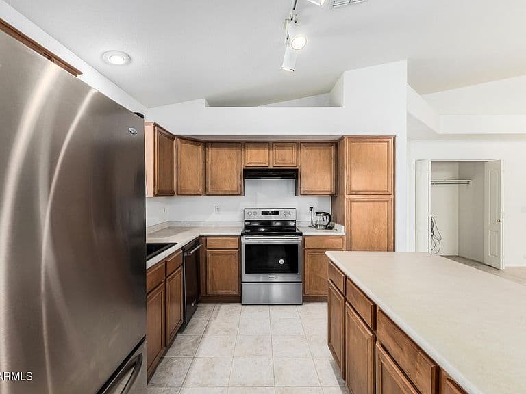 16584 W Monroe St photo 5