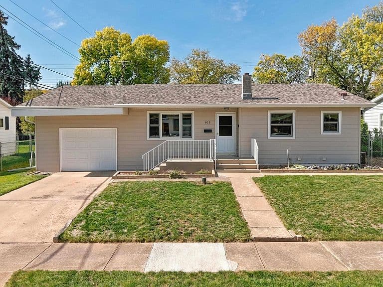 615 Bel Aire Dr photo 2