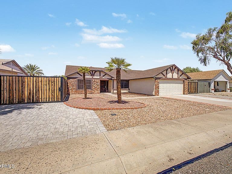 3612 W FAIRVIEW Lane photo 1