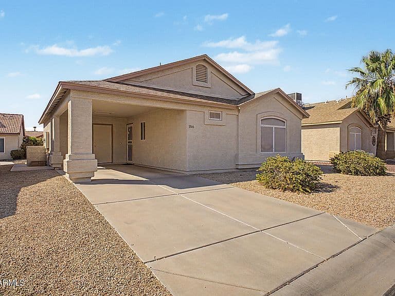 1846 E LINDRICK Drive photo 3