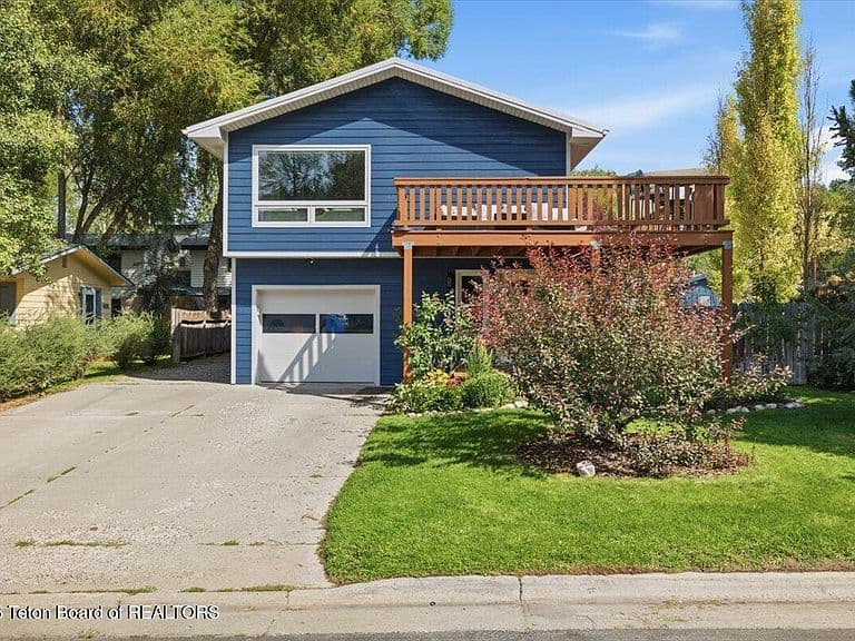 220 Crabtree Ln photo 1