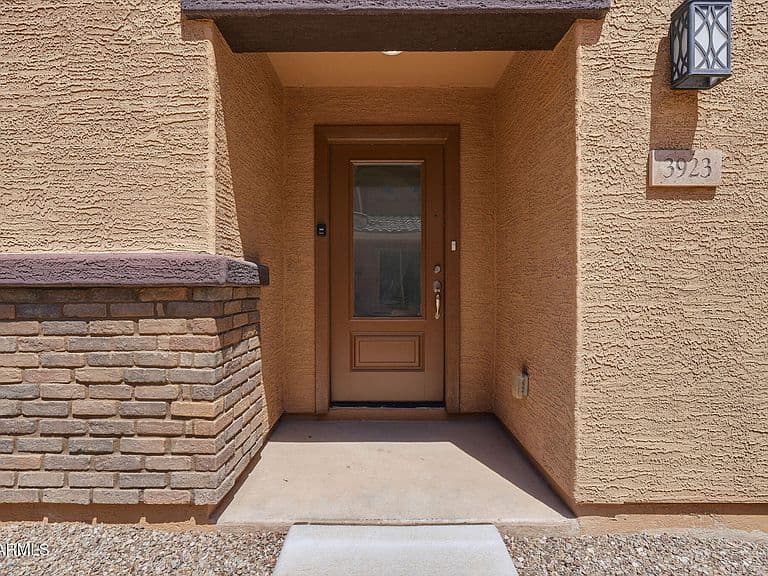 3923 S 82ND Drive photo 4
