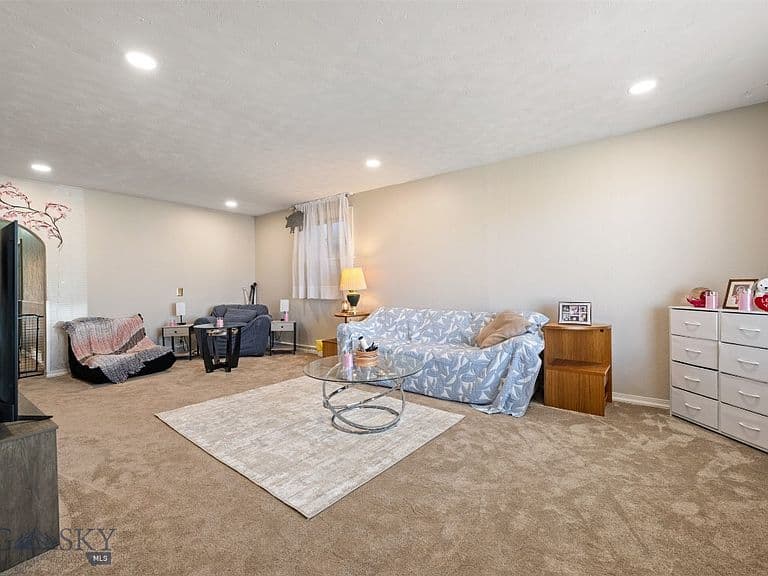 605 Walnut St photo 3