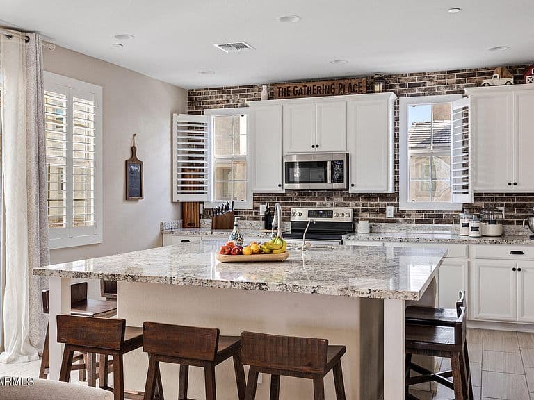 2754 S Harmony Ave photo 2