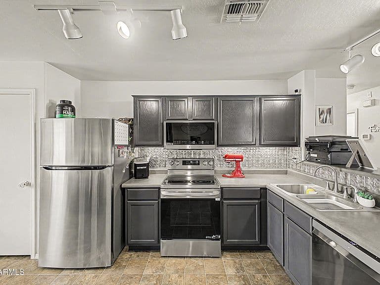 7453 S SKYLARK Lane photo 3