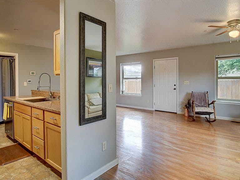 6105 Rains Pl photo 4
