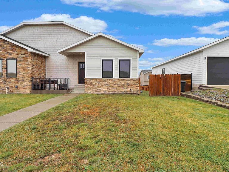 13717 Karen St photo 2