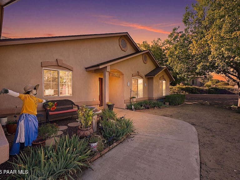 4261 N Papago Ln photo 2