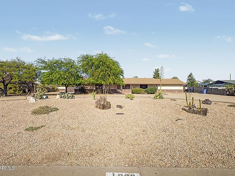 16223 N 40TH Place photo 2