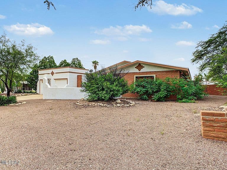 3381 N Camino Los Brazos photo 2