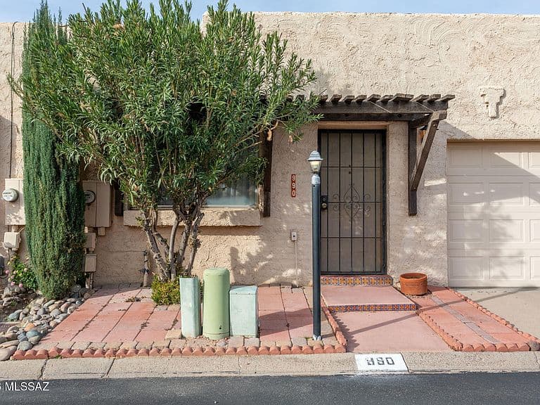 990 W Paria Ln photo 5