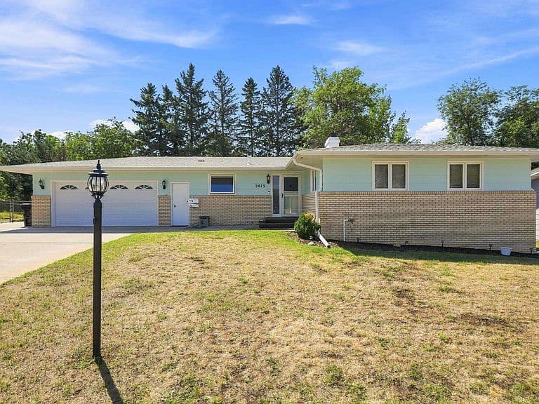 2413 Harney Dr photo 1