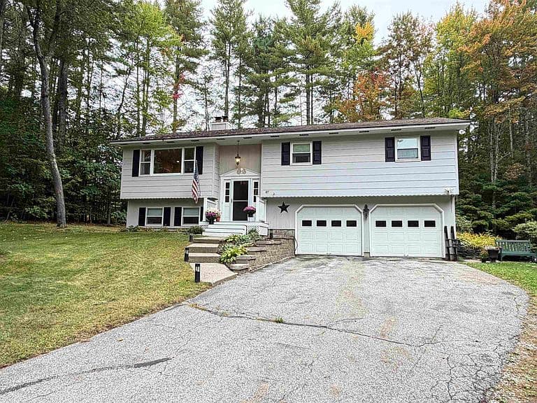 87 Colonial Drive photo 1