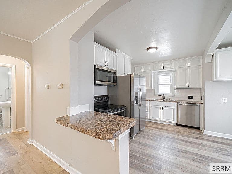 465 3rd St photo 4