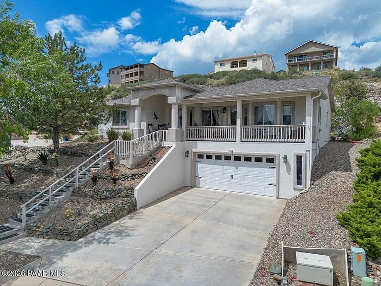 1946 Boardwalk Ave photo 2