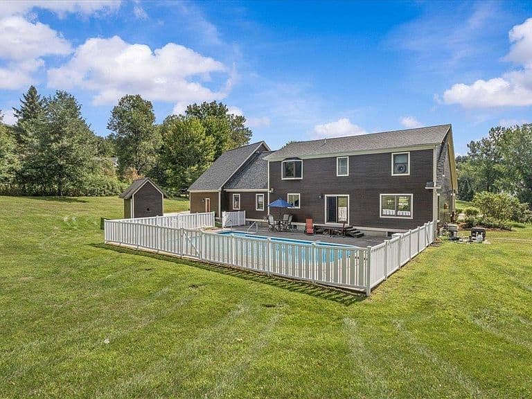 21 Meadow Drive photo 4