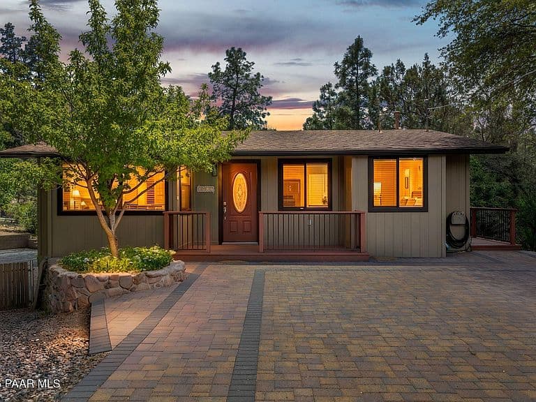 2087 W Redwood Way photo 1