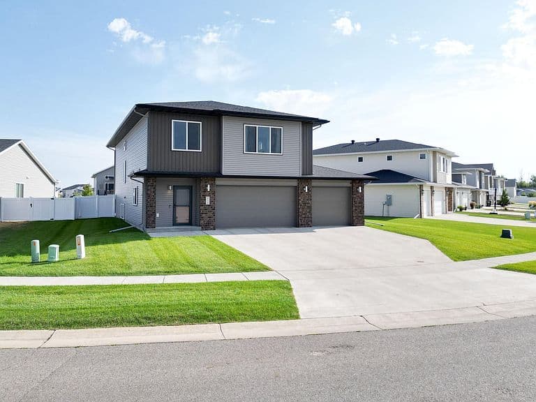 818 Albert Dr W photo 2