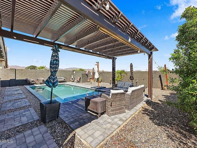 18552 W YUCATAN Drive photo 2