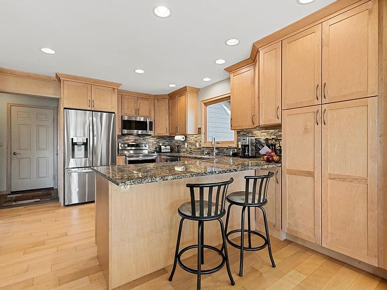 6009 Wildwood Dr photo 3