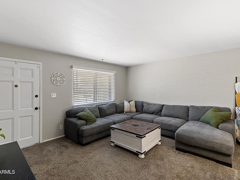 3710 W CARON Street photo 4