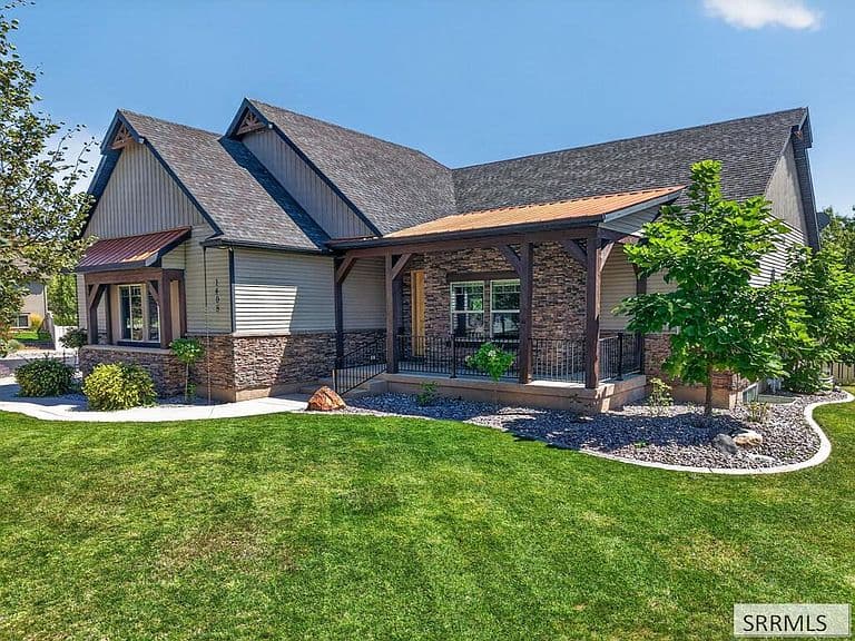 1408 Stoneridge Dr photo 1