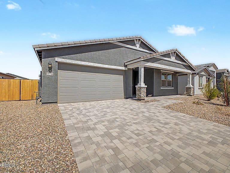 15718 W BROWN Street photo 2