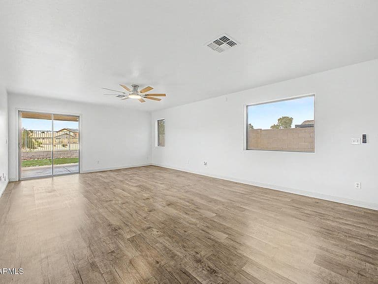 25670 W SATELLITE Lane photo 4