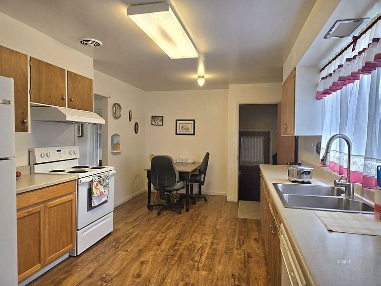 2017 Batchelor St photo 5