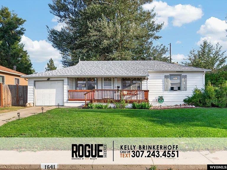 1641 Hyview Dr photo 1