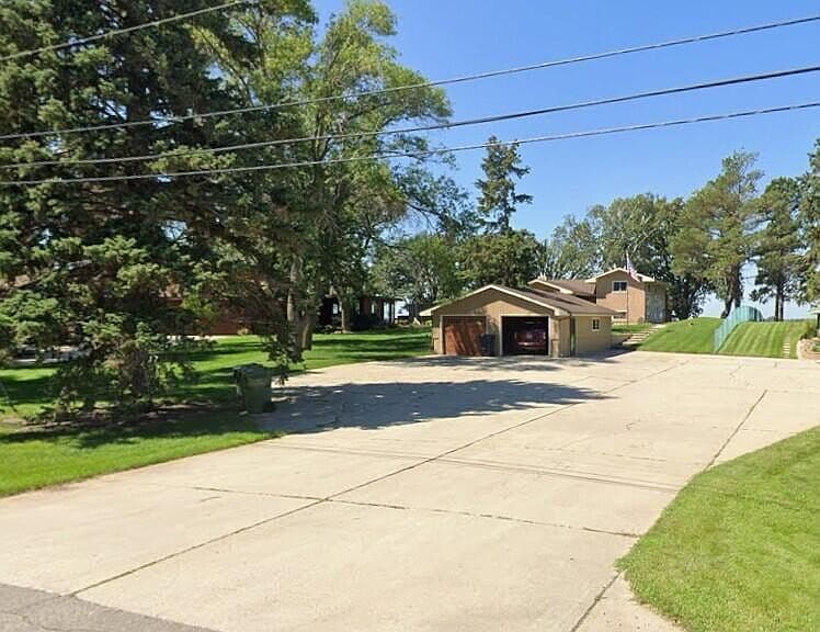 828 Hidden Valley Dr photo 2