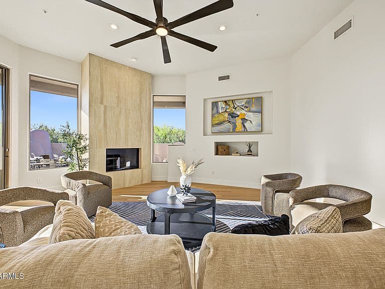 10962 E DALE Lane photo 5