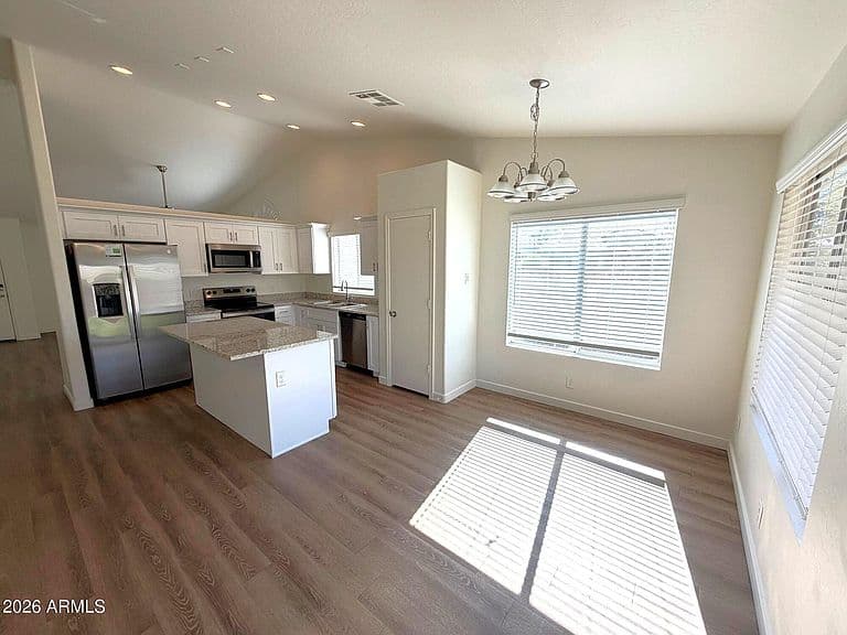 2834 E Oakland Court photo 5