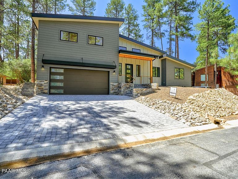 1147 E Timber Ridge Rd photo 3